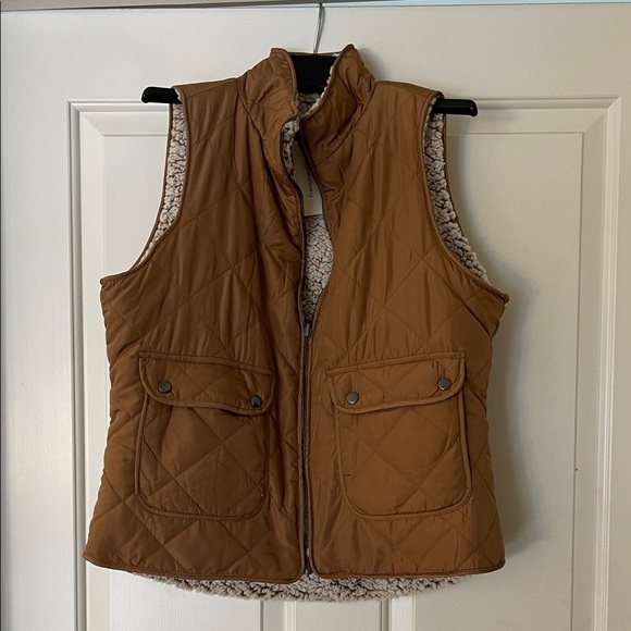 Women's Sherpa Fleece Vest - Cream and Brown - Picture 3 of 4
